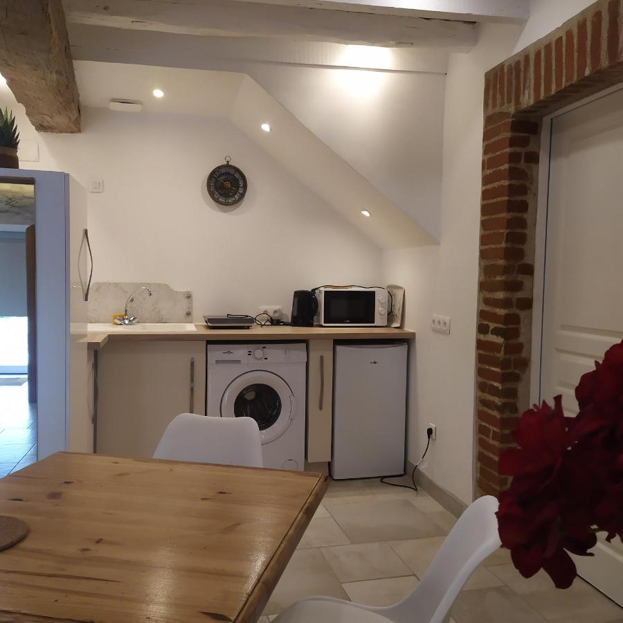A 10Mn De Vichy Studio Dans Ancienne Etable Luaran gambar